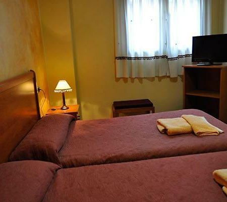 Hostal Puerta Del Valle La Cistérniga Zewnętrze zdjęcie