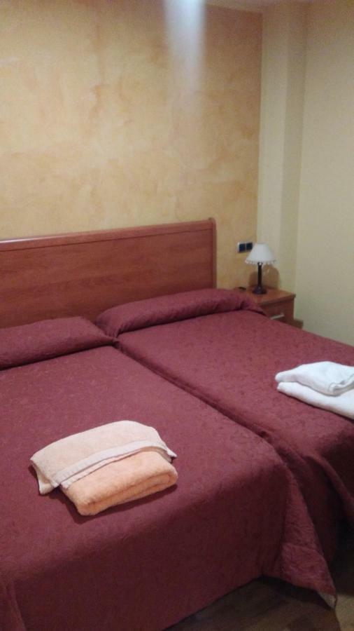 Hostal Puerta Del Valle La Cistérniga Zewnętrze zdjęcie