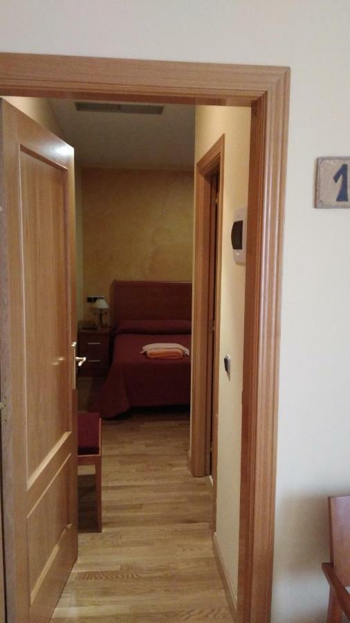 Hostal Puerta Del Valle La Cistérniga Zewnętrze zdjęcie